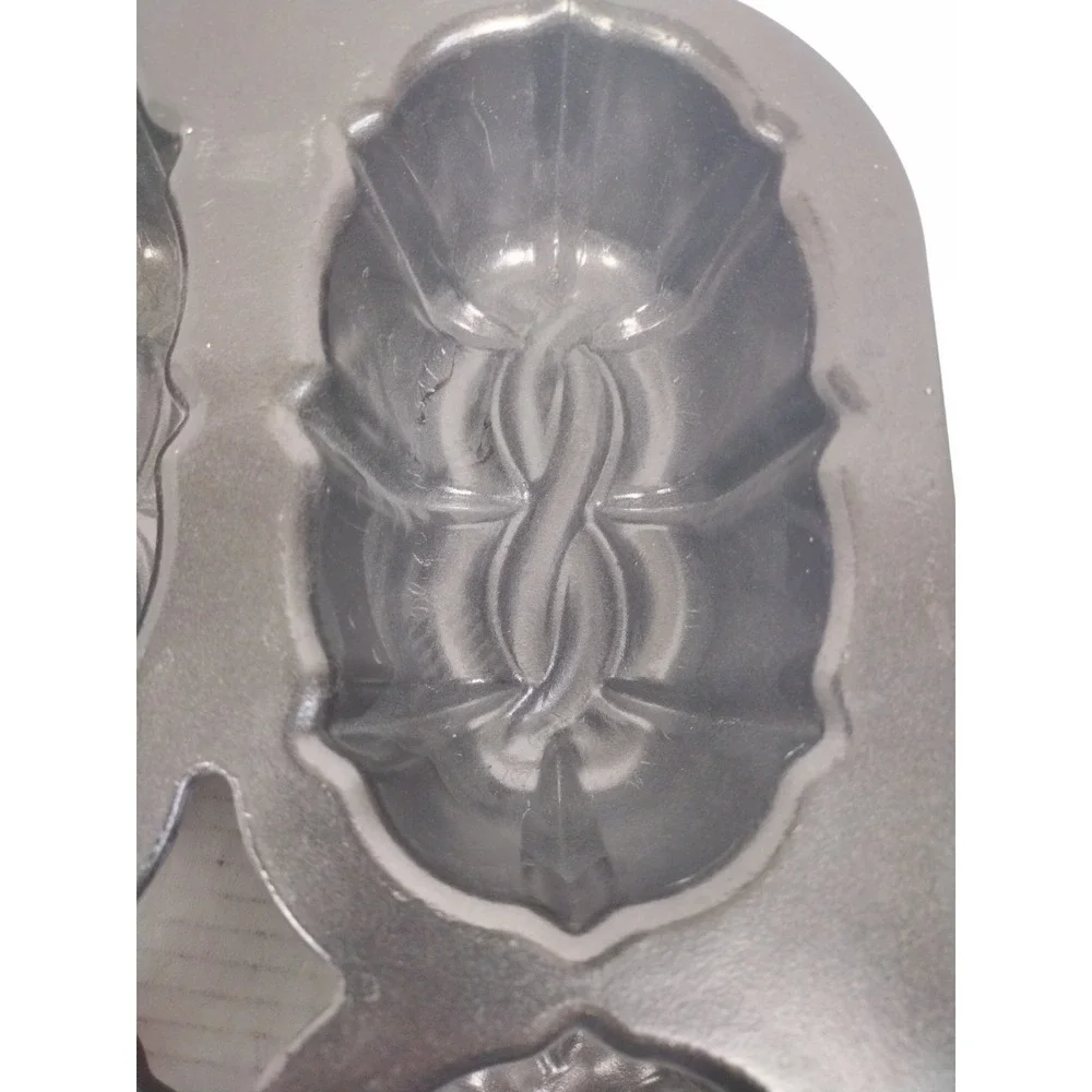 Nordic Ware Mini Bundt 4 Loaf Pan Mold Heavy Cast Aluminum 8 Cup Non-Stick USA